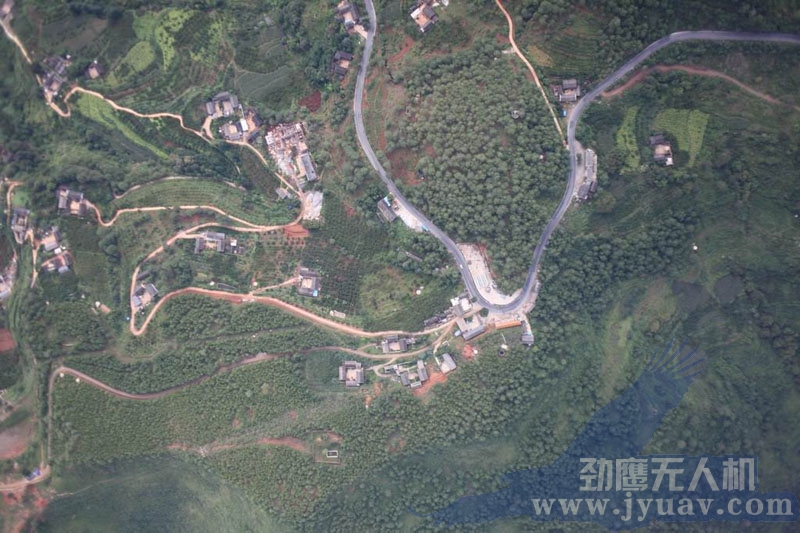 昆明劲(jìn)鹰无人机航拍遥感(gǎn)丽江山(shān)腰(yāo)